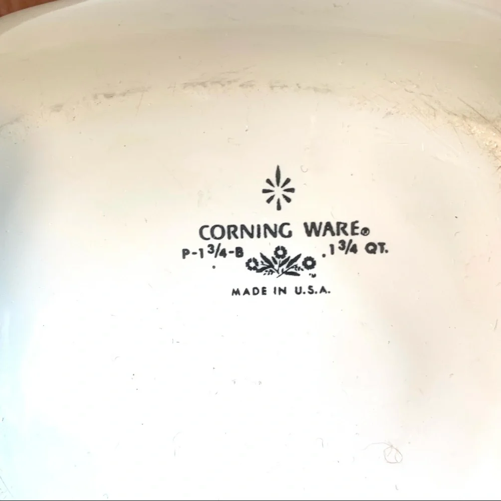 Vintage CORNINGWARE Cornflower 1 3/4 qt Casserole